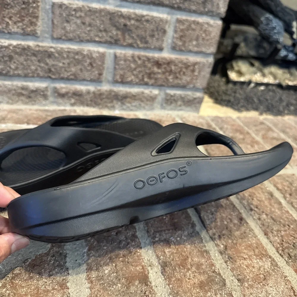 Oofos Recovery Slip-On Sandal M8 W10 Black Flip Flops Gorpcore Athleisure Beach